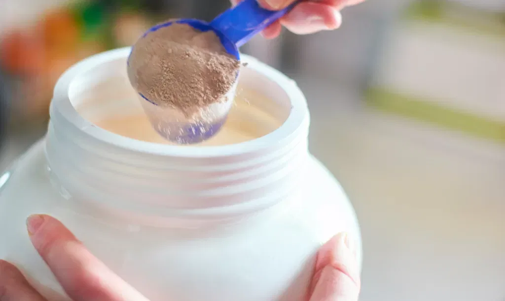 دور مكملات البروتين في تحسين تغذية ولياقة النساء